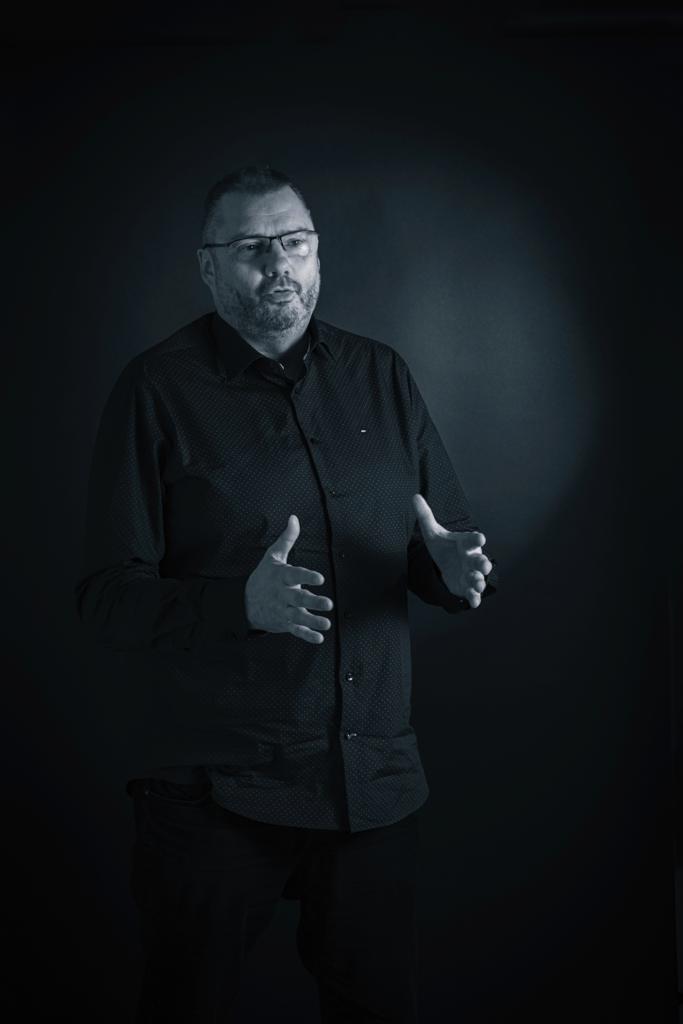 Herr Krings erklärt die Bauwelt.