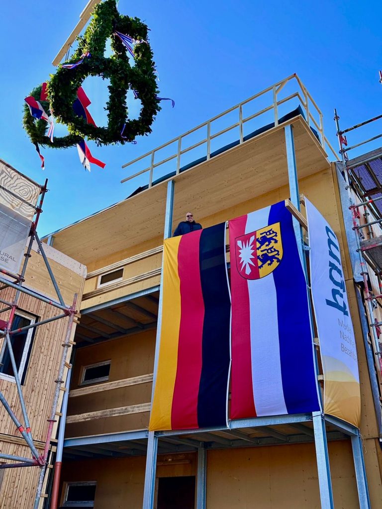 Richtfest des innovativen Holzbauprojekts „Haferkamp“ in Nortorf, der bgm – Baugenossenschaft Mittelholstein eG