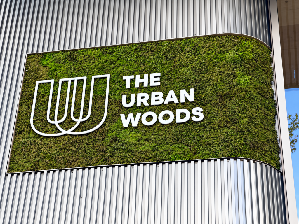Moss sign on the façade – The Urban Woods Delft