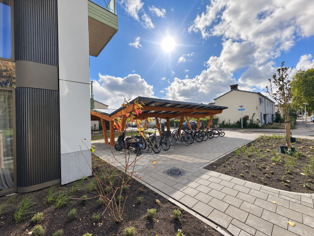 Covered bicycle parking – The Urban Woods Delft
